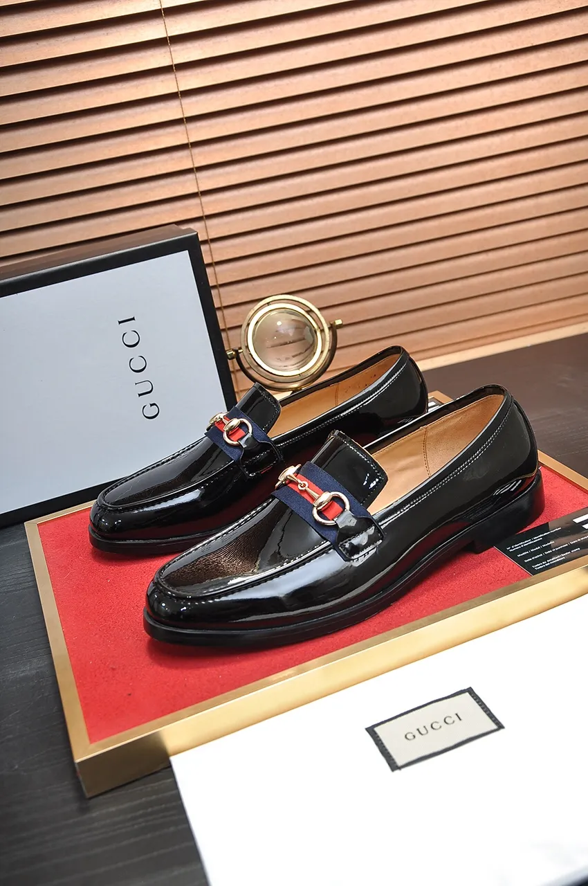 Men's shoes💰540💶Italy's top luxury men's shoe giant (GUCCI) (Gucci) (full cowhide lining) new arrival🍃Original European style🔰 Pleasant to the eye😍In order to make the shoes more durable and non-deformable🌀The production continues to follow traditional methods but there is still no lack of innovation💪The original open-edge beaded cowhide is chosen for the leather♻️ Smooth and natural And extra bright ⭐Made of imported cowhide, the first choice of rich people 38-45 (45 customized)
